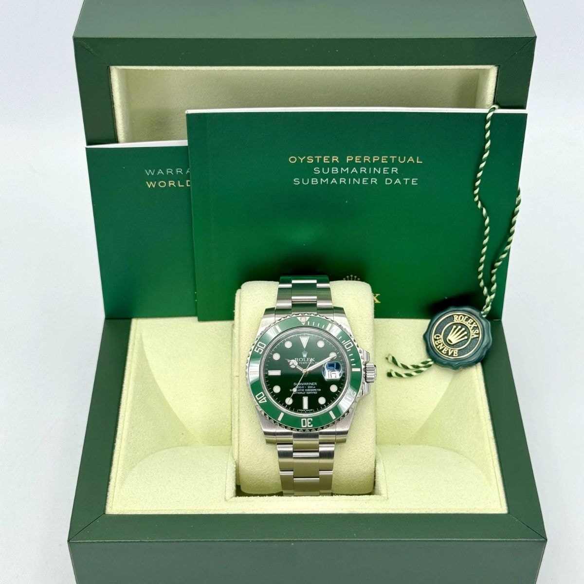 Rolex Submariner Date 116610LV "Hulk"